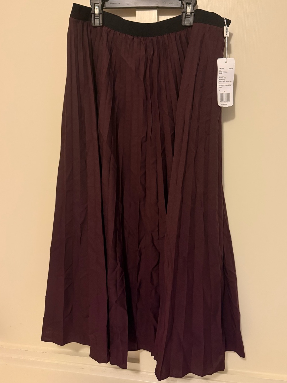 AKRIS punto Pleated Skirt/ BlackBerry / Size 12 / NWT